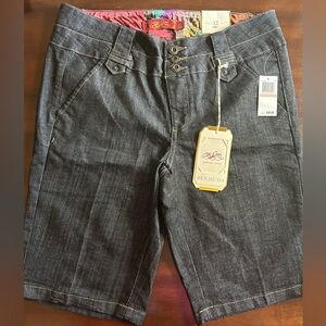 One 5 One Women’s Bermuda Shorts Size 12